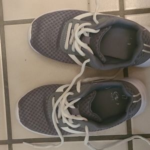 Little boys size 12 toddler athletic shoes 👟